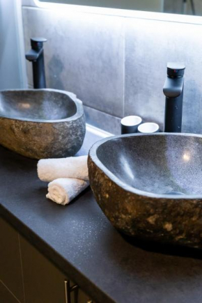 Hephaestus Glifada Apartment